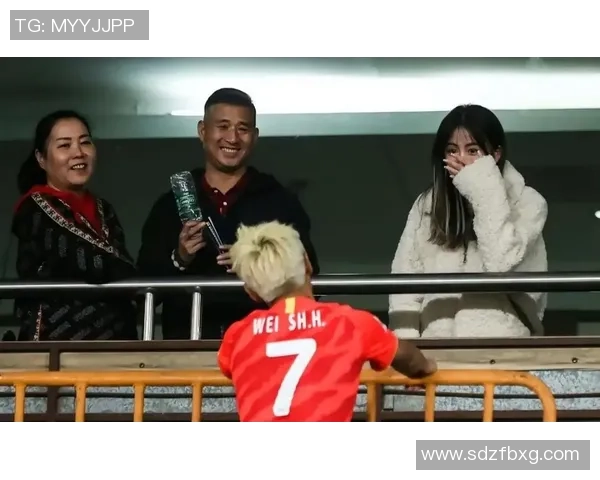 抖音上的足球明星有哪些他们在平台上的精彩表现和影响力分析