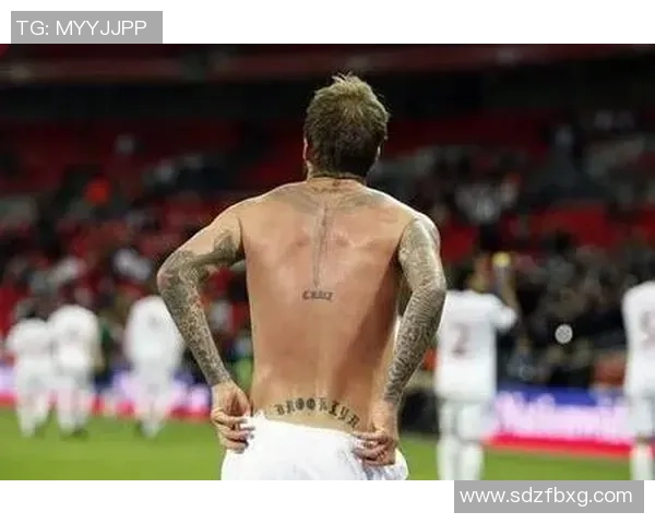 足球俱乐部三位球星背后的故事与成就解析